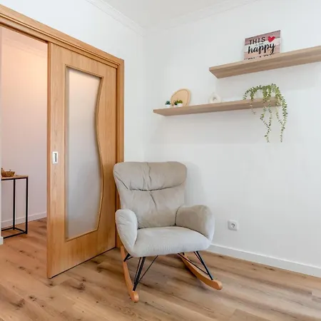 Sweet & Bright 3 Bdr Flat With Terrace By Lovelystay 아파트 롤레