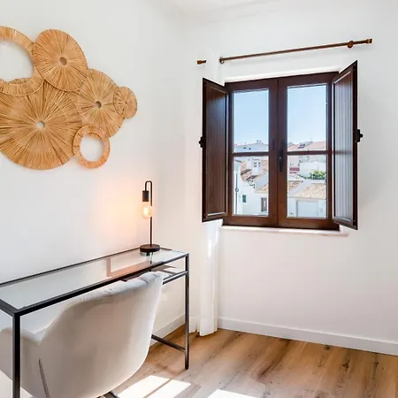 Sweet & Bright 3 Bdr Flat With Terrace By Lovelystay 롤레