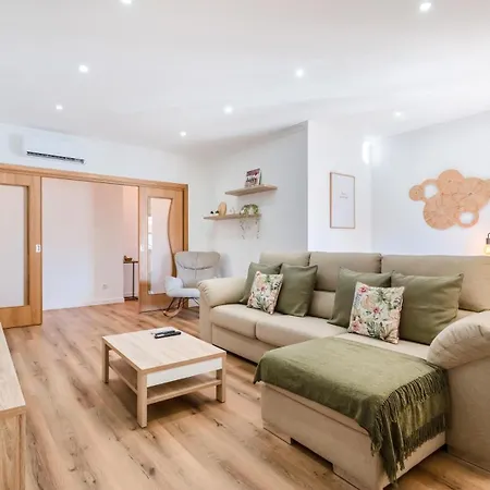 Sweet & Bright 3 Bdr Flat With Terrace By Lovelystay * 롤레